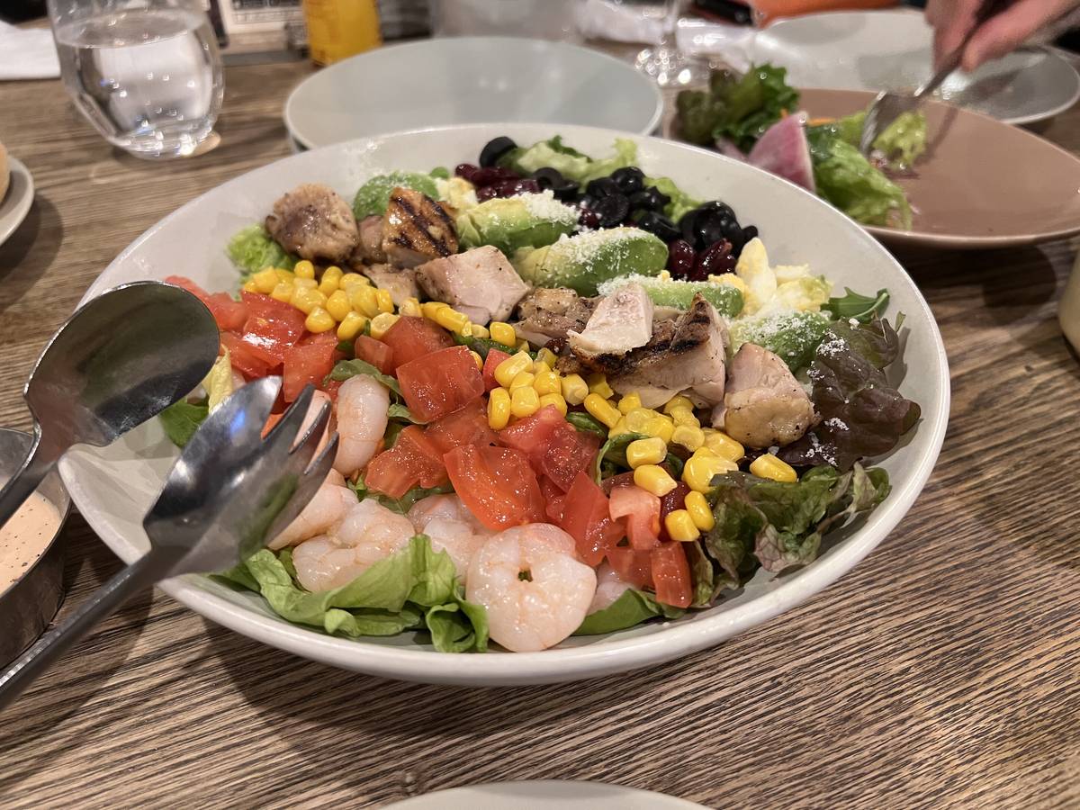 Cafe RIGOLETTO コブサラダ