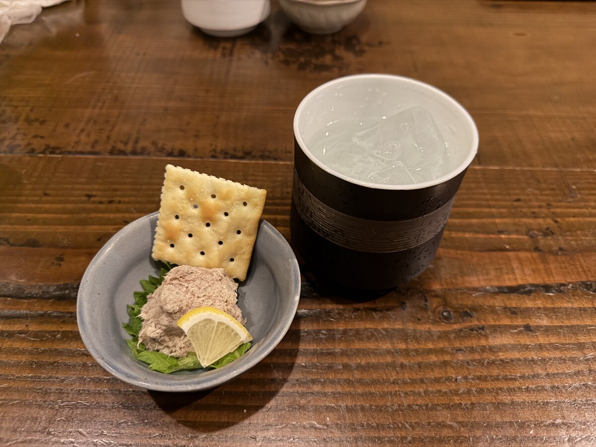 博多 鯖鉄 お通しと焼酎ロック