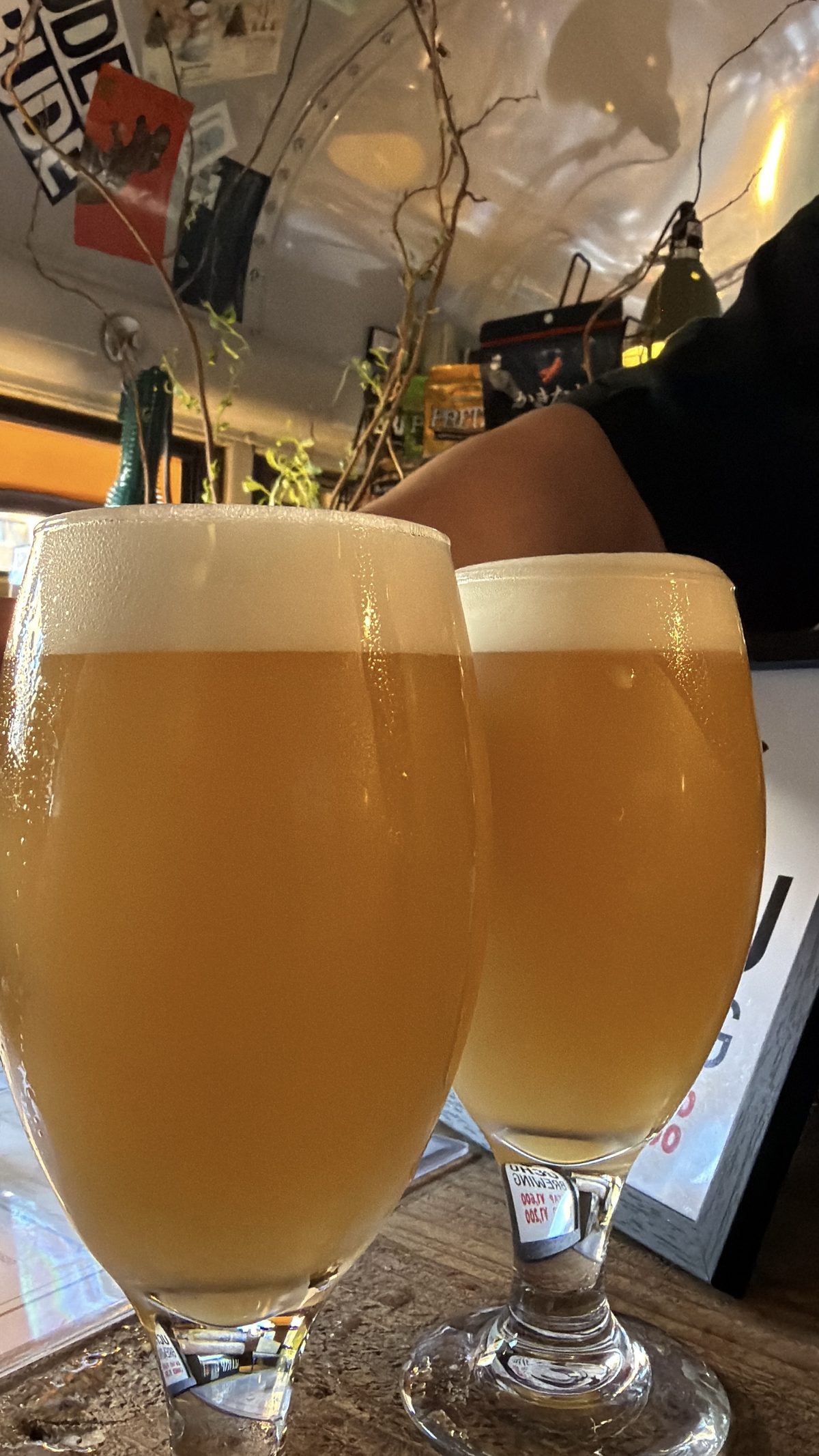 宇宙ブルーイングのヘイジーIPAで乾杯
