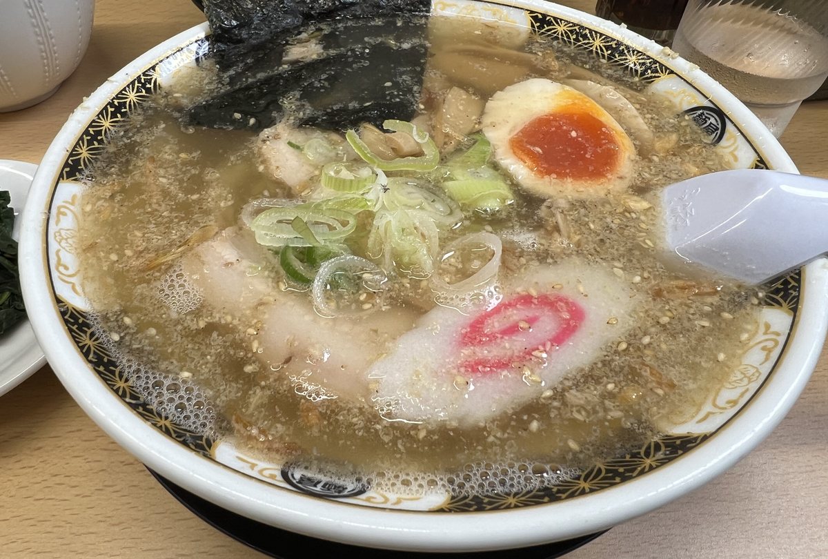 麺屋ようすけ 背脂入りの佐野ラーメン 味玉と海苔