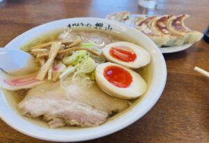佐野青竹手打ちラーメン 押山 澄んだスープのラーメンと煮卵