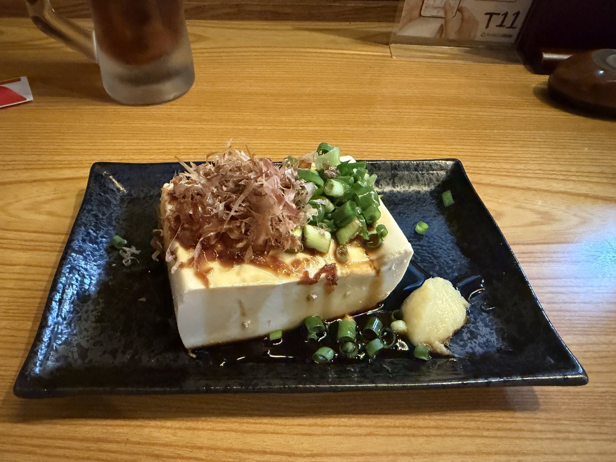 おーるすたぁずの冷奴。鰹節と青ねぎとおろし生姜