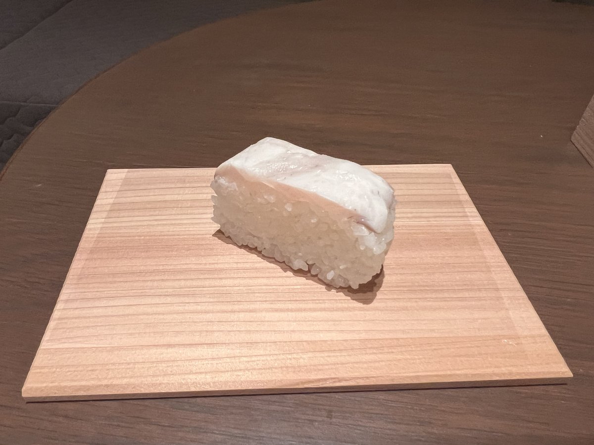 白い身がふっくらと厚い甘鯛の一貫