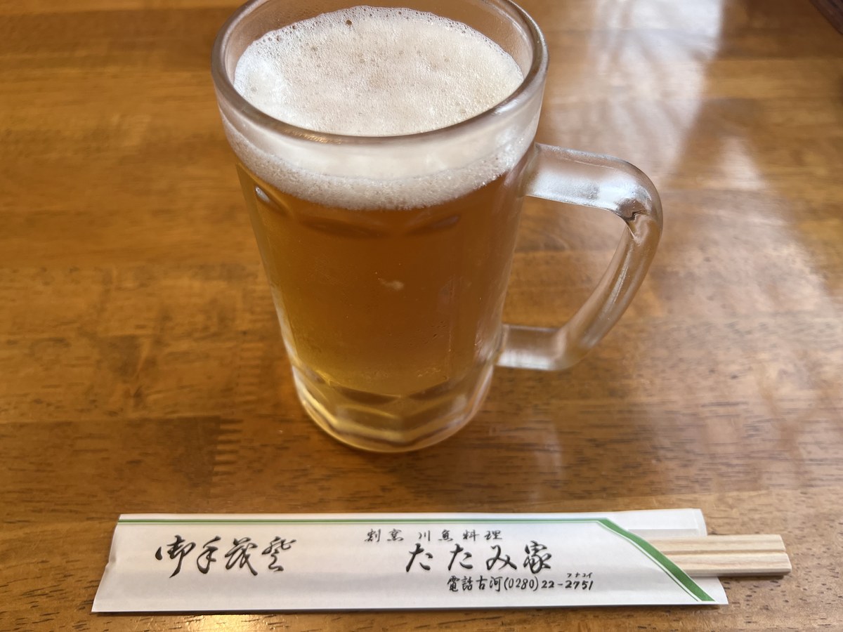 注がれたノンアルコールビールと、たたみ家の箸袋