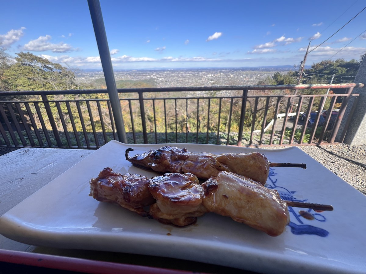 太平山 山田家 焼き鳥と青空