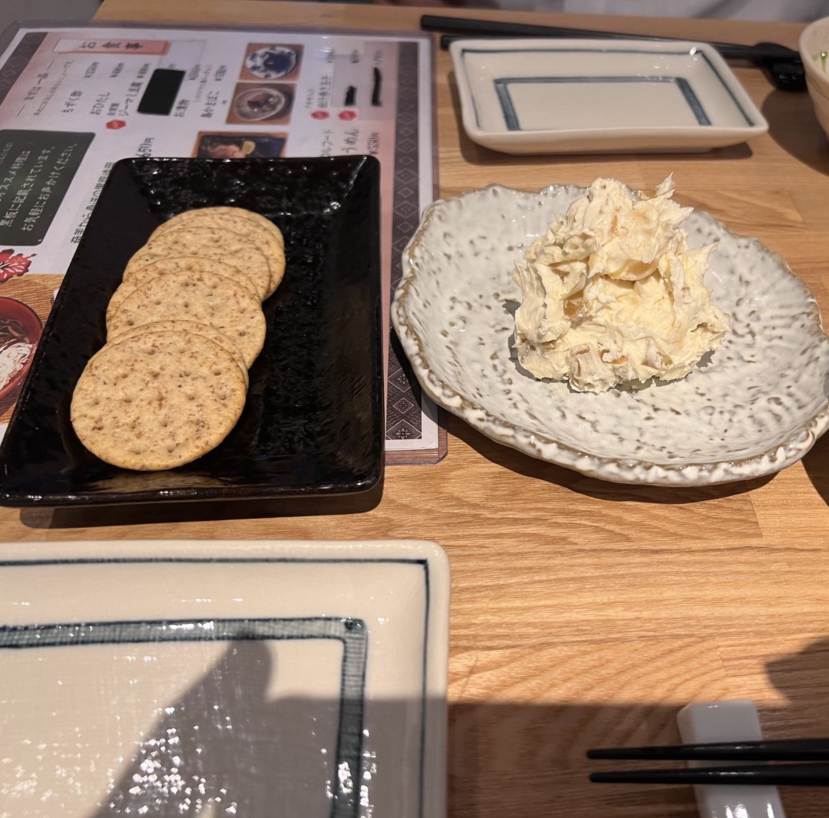 居酒屋奄美 いぶりがっこクリームチーズとクラッカー