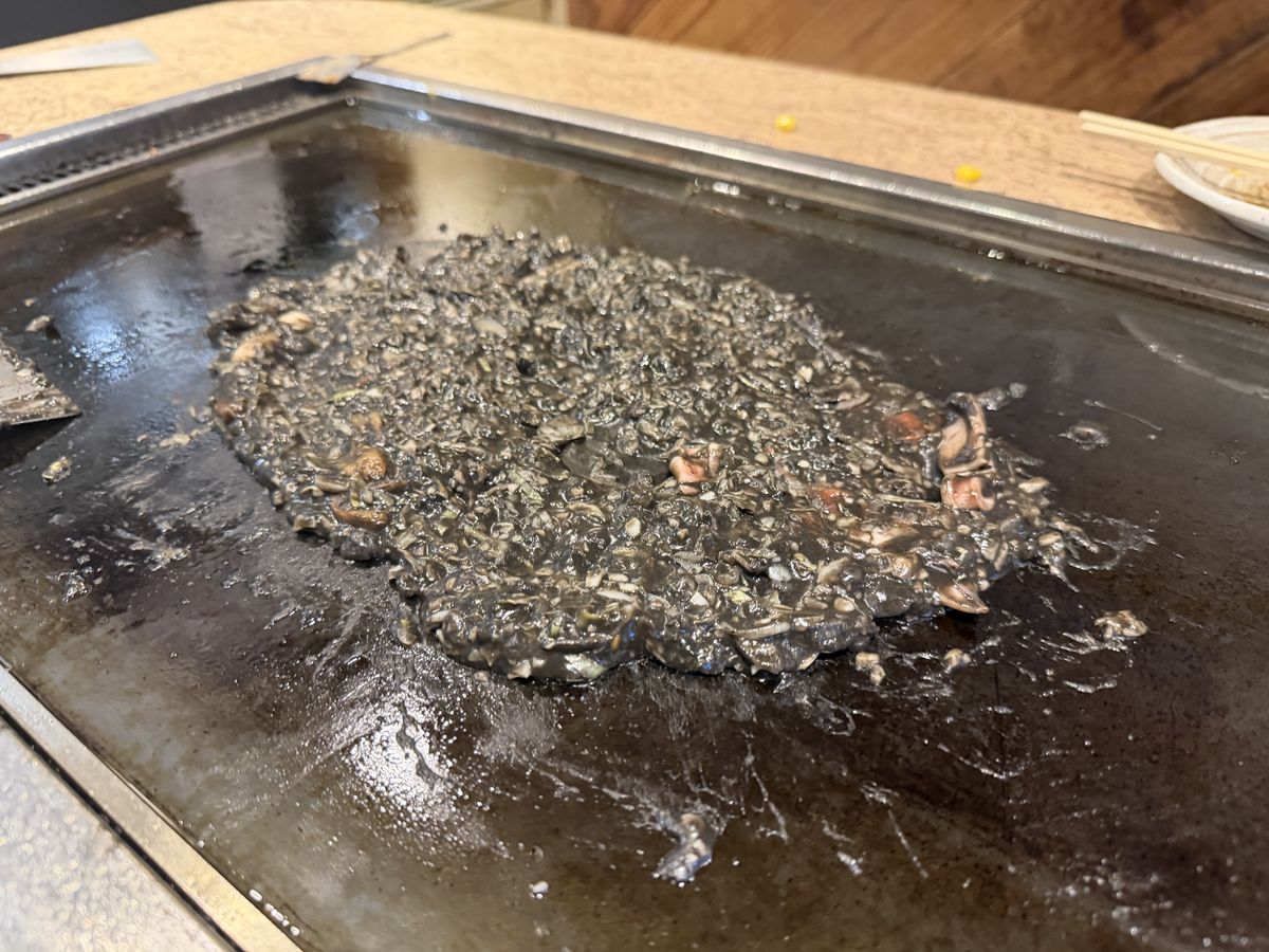 もんじゃ酒場 だしや 焼き上がったイカ墨もんじゃ