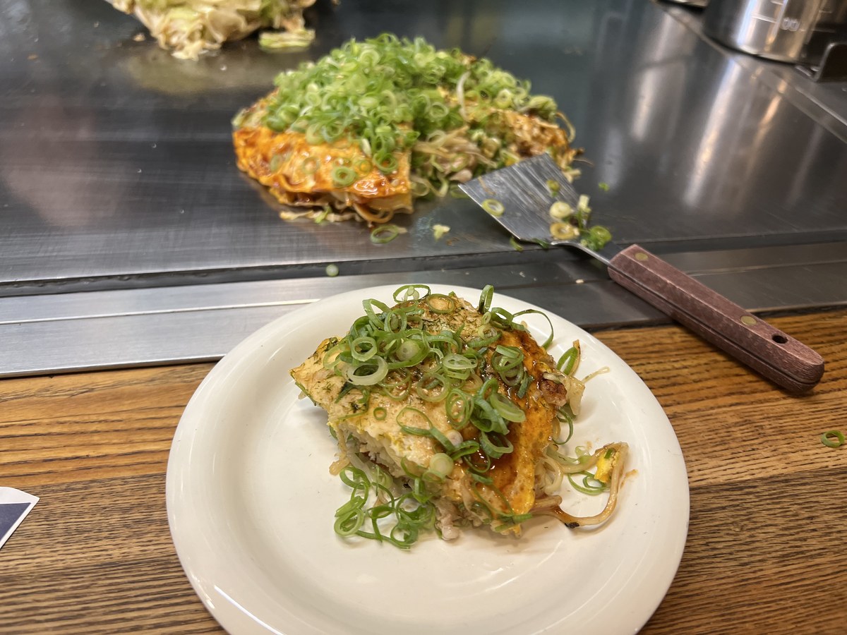 お好み焼き 長田屋 鉄板からよそう