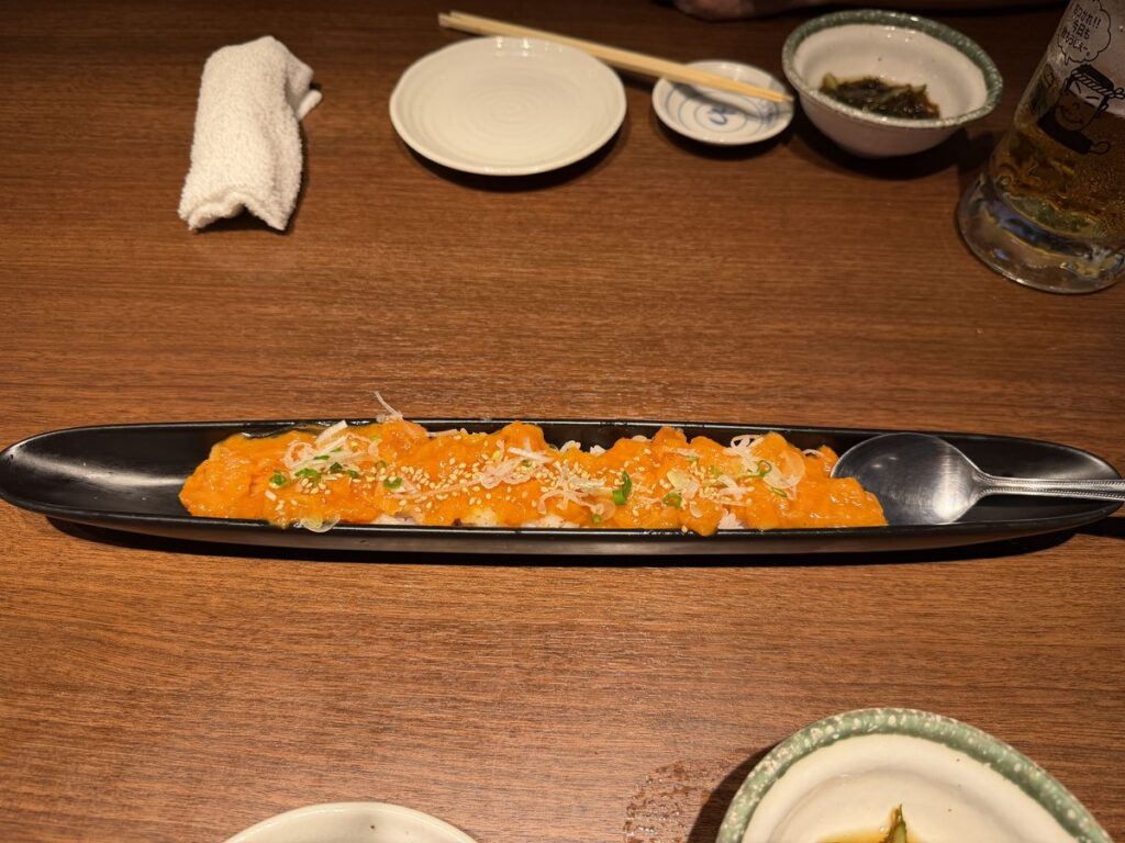立川すしわさび サーモンユッケ寿司 横長の器