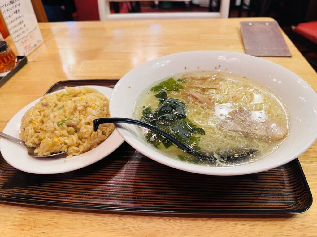 藤華軒 カレーチャーハンと塩らーめん