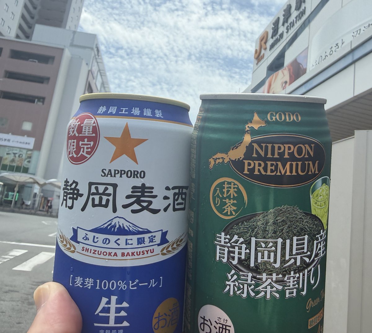 静岡麦酒と静岡県産緑茶割りの缶